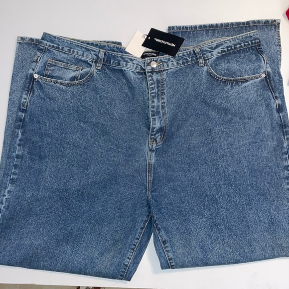 PrettyLittleThing Plus Vintage Wash Split Hem Jeans - Picture 3 of 9